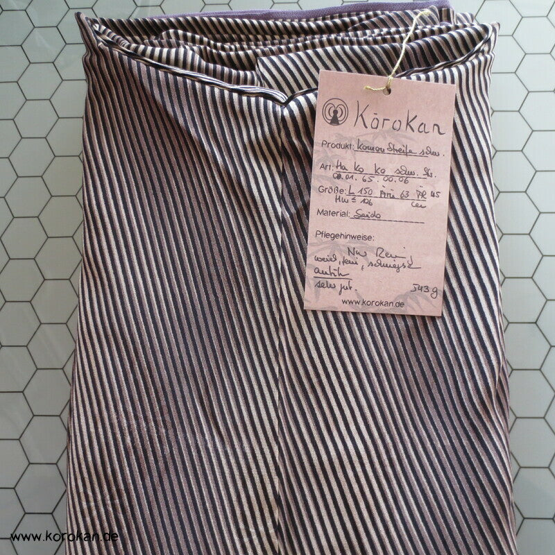 Komon Kimono mit feinem diagonalem Streifen annual growth Muster