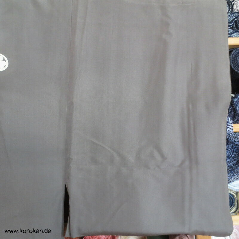grauer Montsuki, 5 Kleeblatt Mon Kimono