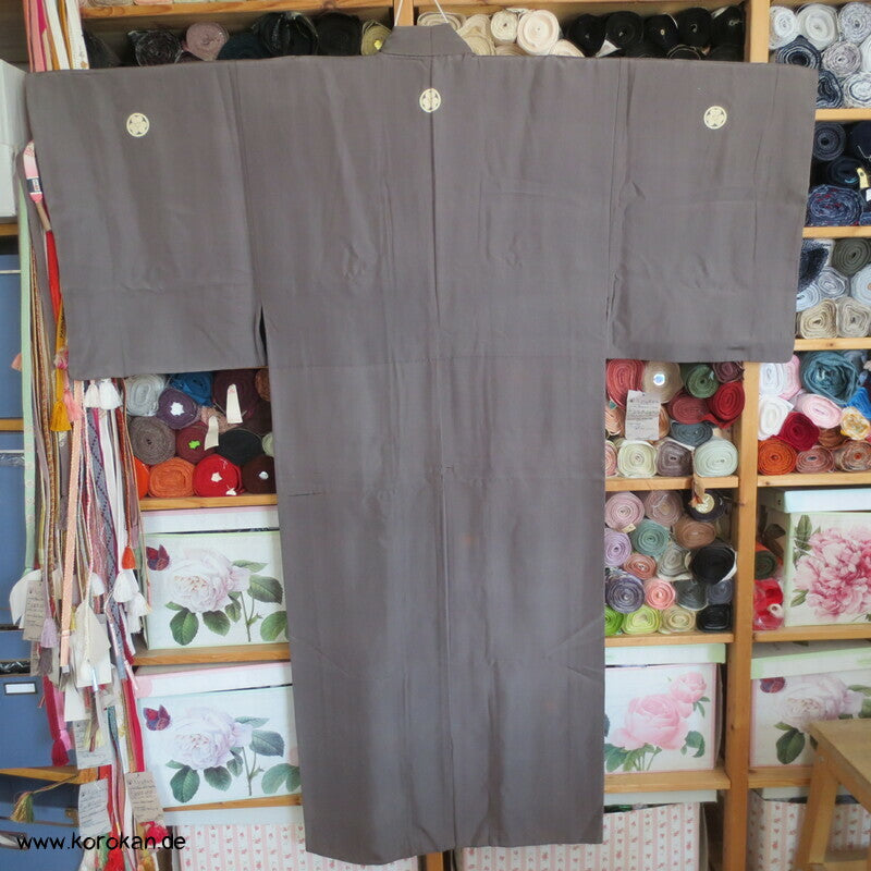 grauer Montsuki, 5 Kleeblatt Mon Kimono