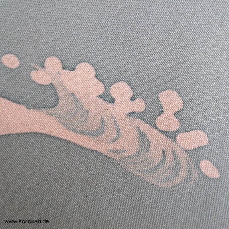 rosa Wellen auf grauem glatten Crepesatin Kimono Seide