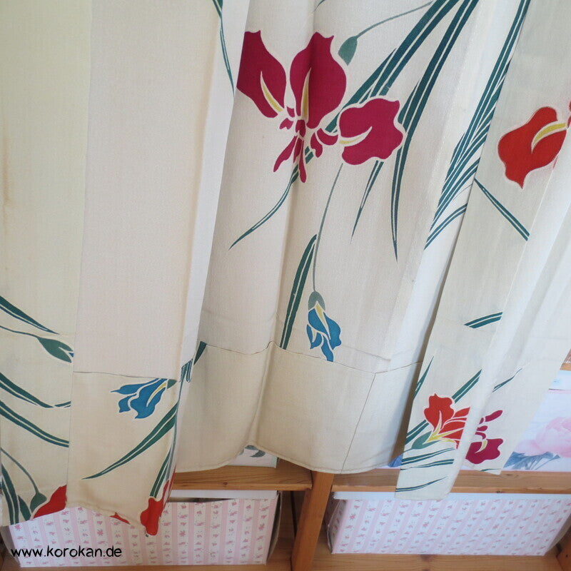 Seide Juban Unterkimono Iris auf kieselfarbenem Crepe