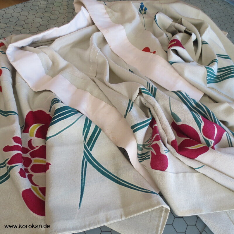 Seide Juban Unterkimono Iris auf kieselfarbenem Crepe