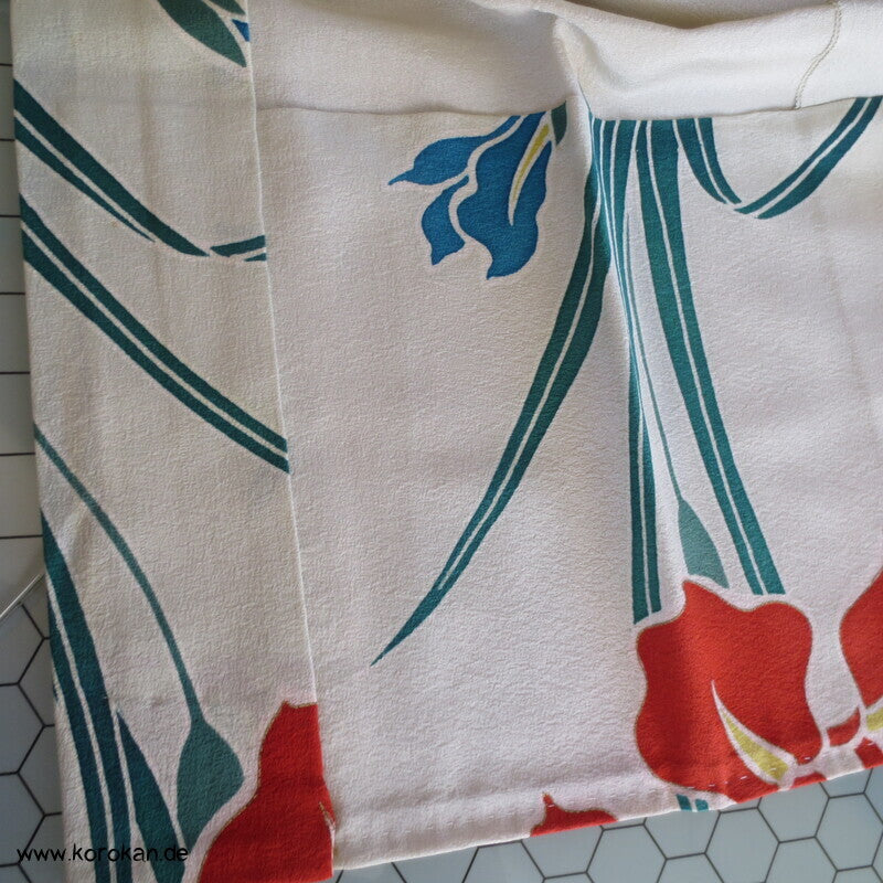 Seide Juban Unterkimono Iris auf kieselfarbenem Crepe