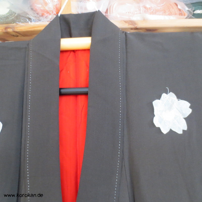Fächermuster Tomesode / schwarzer Chu Furisode, rotes Futter