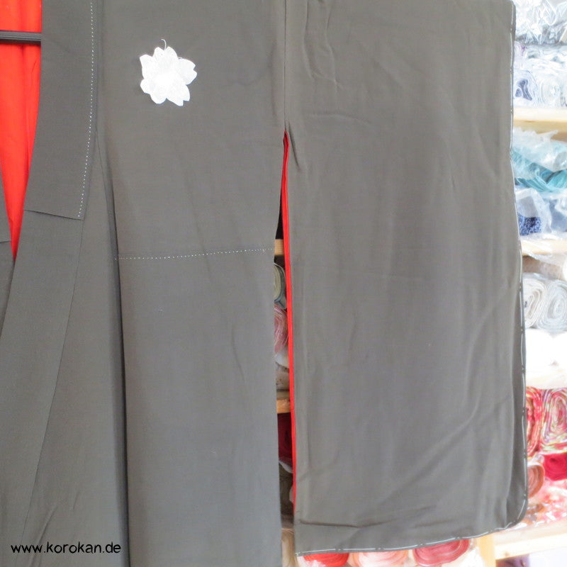 Fächermuster Tomesode / schwarzer Chu Furisode, rotes Futter