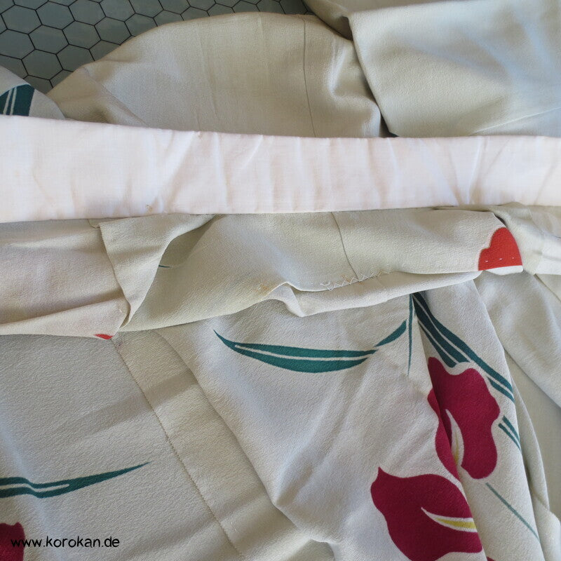 Seide Juban Unterkimono Iris auf kieselfarbenem Crepe