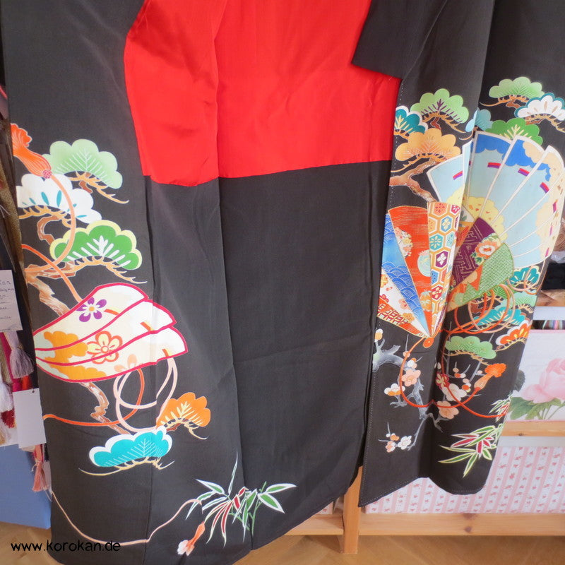 Fächermuster Tomesode / schwarzer Chu Furisode, rotes Futter