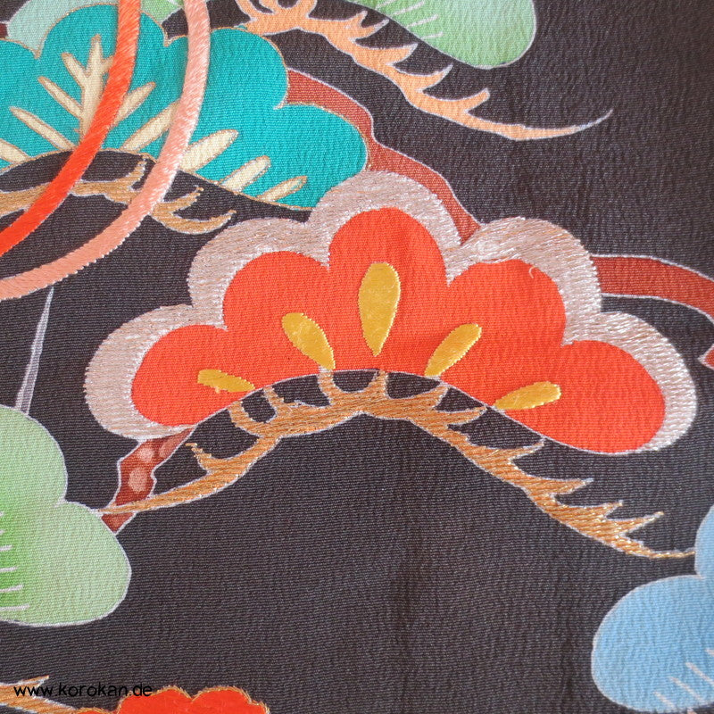 Fächermuster Tomesode / schwarzer Chu Furisode, rotes Futter