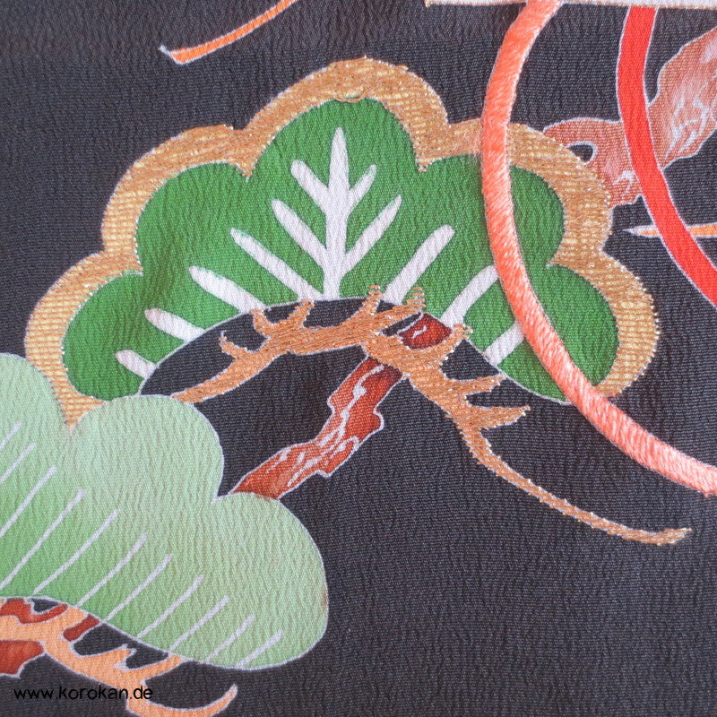 Fächermuster Tomesode / schwarzer Chu Furisode, rotes Futter