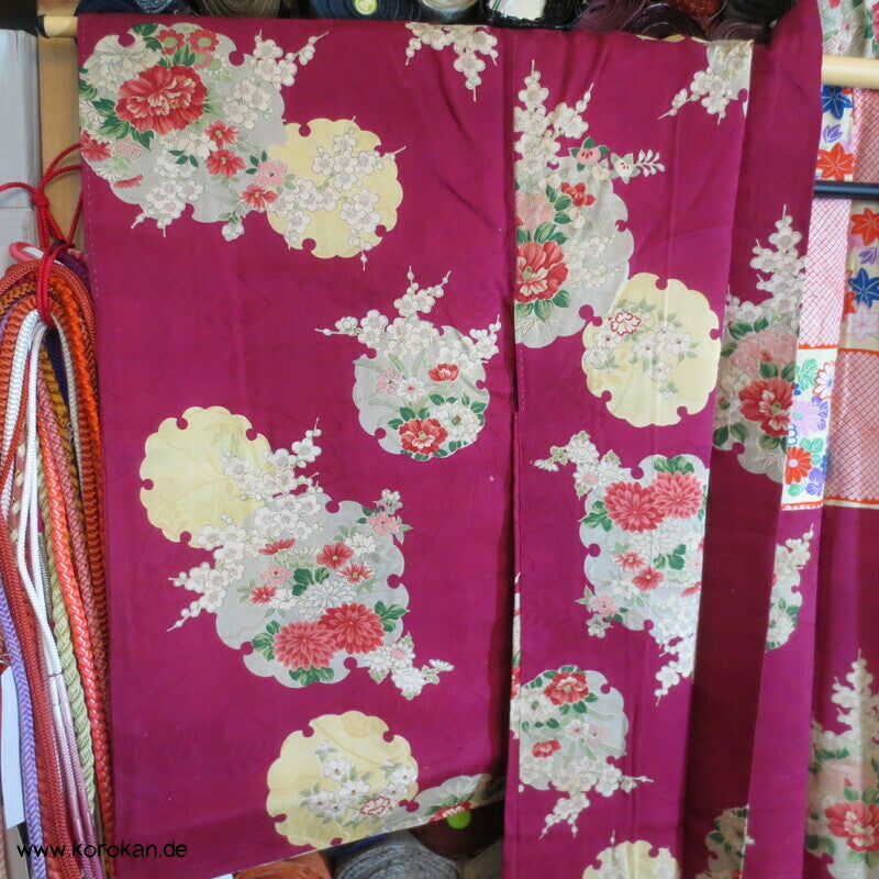Schneeflocken auf pink Haori Kimono Jacke Blüten Seidendamast