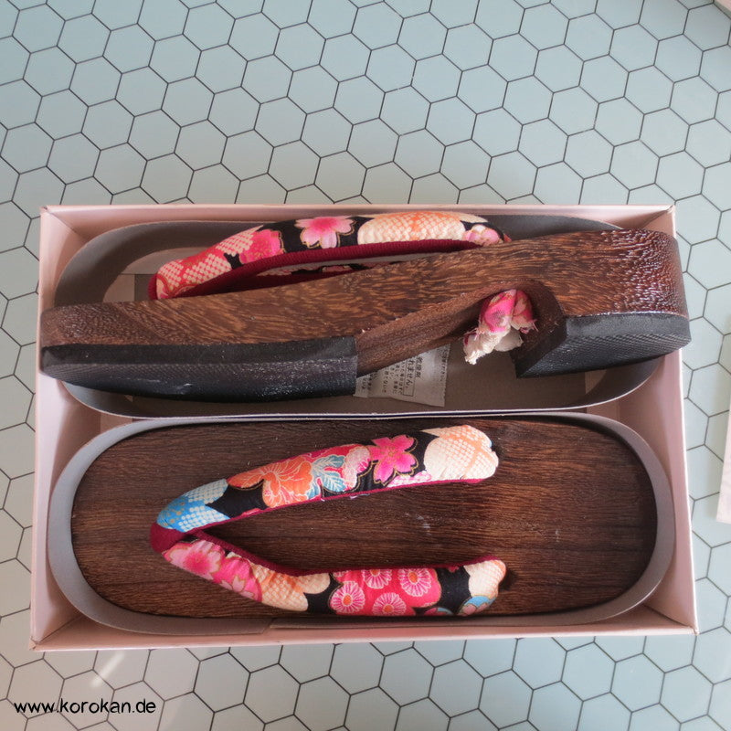 Geta - rundere schmalere Form für Damen - 24 cm
