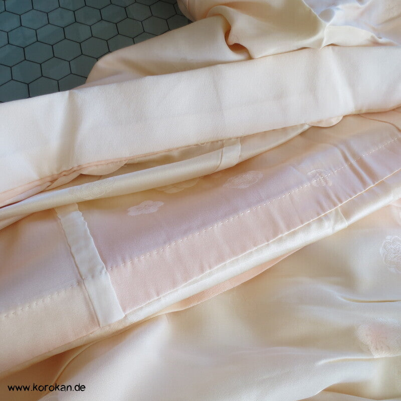Ume Blüten Shibori Elemente Seidendamast Juban Unterkimono, wie neu