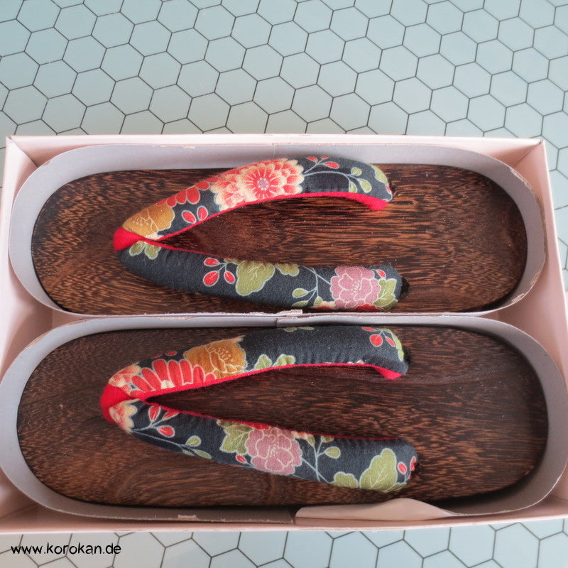 Geta - rundere schmalere Form für Damen - 24 cm