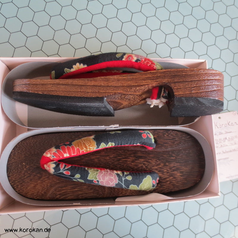 Geta - rundere schmalere Form für Damen - 24 cm