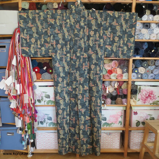 spielende Geishas Druck Tsumugiseiden Kimono