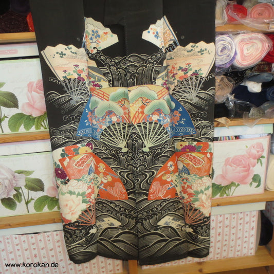 Fächermuster Tomesode / schwarzer Ko - Furisode, rotes Futter