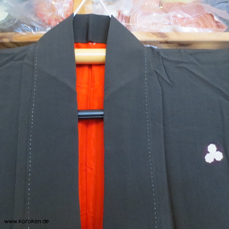 Fächermuster Tomesode / schwarzer Chu Furisode, rotes Futter