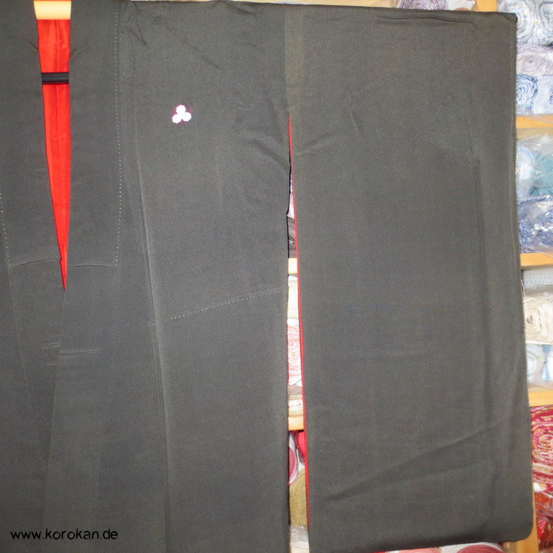 Fächermuster Tomesode / schwarzer Chu Furisode, rotes Futter