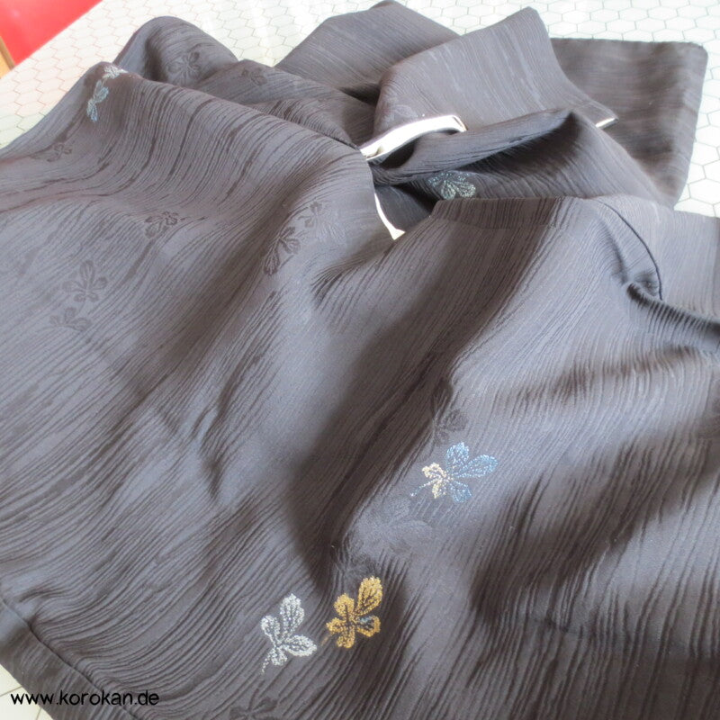 japanische Haori Kimono Jacke schwarzer Seidenbrokat Urushi Blätter