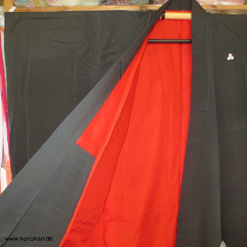 Fächermuster Tomesode / schwarzer Chu Furisode, rotes Futter