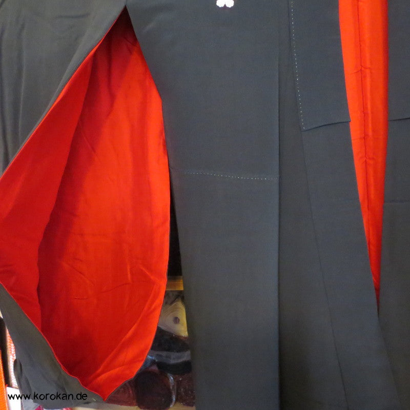 Fächermuster Tomesode / schwarzer Chu Furisode, rotes Futter