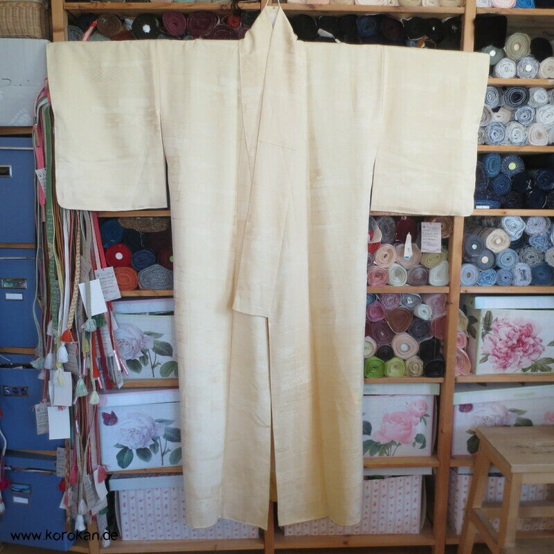 Jimon einfarbiger Kimono mit Webmuster, cremefarbene Seide