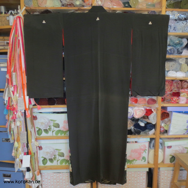 Fächermuster Tomesode / schwarzer Chu Furisode, rotes Futter