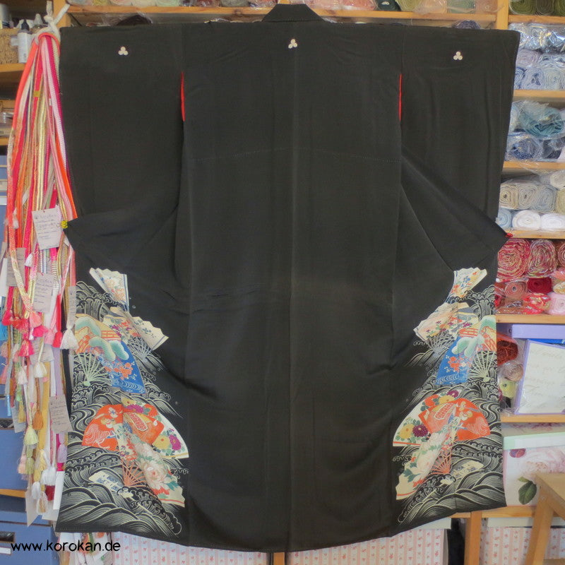 Fächermuster Tomesode / schwarzer Chu Furisode, rotes Futter