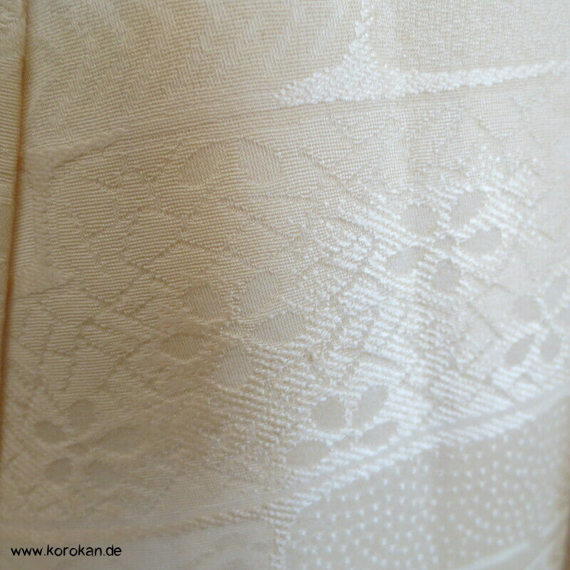 Jimon einfarbiger Kimono mit Webmuster, cremefarbene Seide