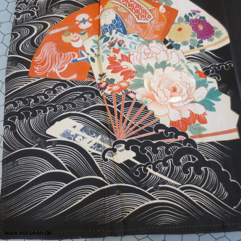 Fächermuster Tomesode / schwarzer Chu Furisode, rotes Futter