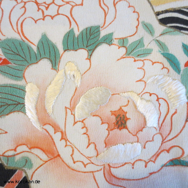 Fächermuster Tomesode / schwarzer Chu Furisode, rotes Futter