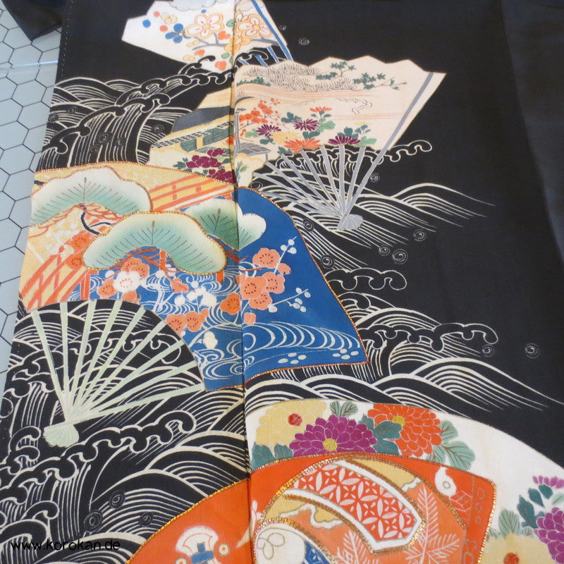 Fächermuster Tomesode / schwarzer Chu Furisode, rotes Futter