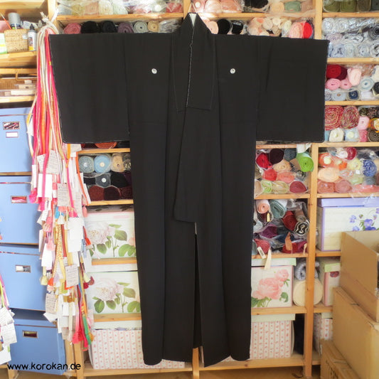 Kranich Mon Mofuku, schlichter schwarzer Seiden Kimono