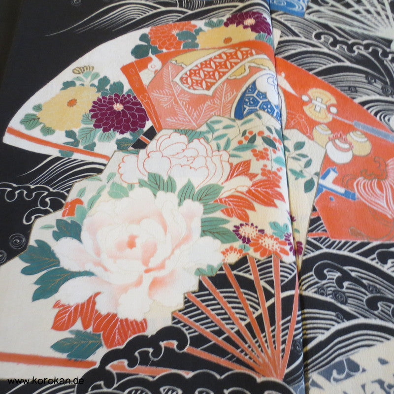 Fächermuster Tomesode / schwarzer Chu Furisode, rotes Futter