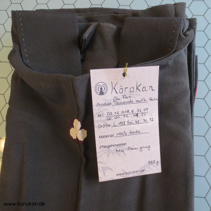 Fächermuster Tomesode / schwarzer Chu Furisode, rotes Futter
