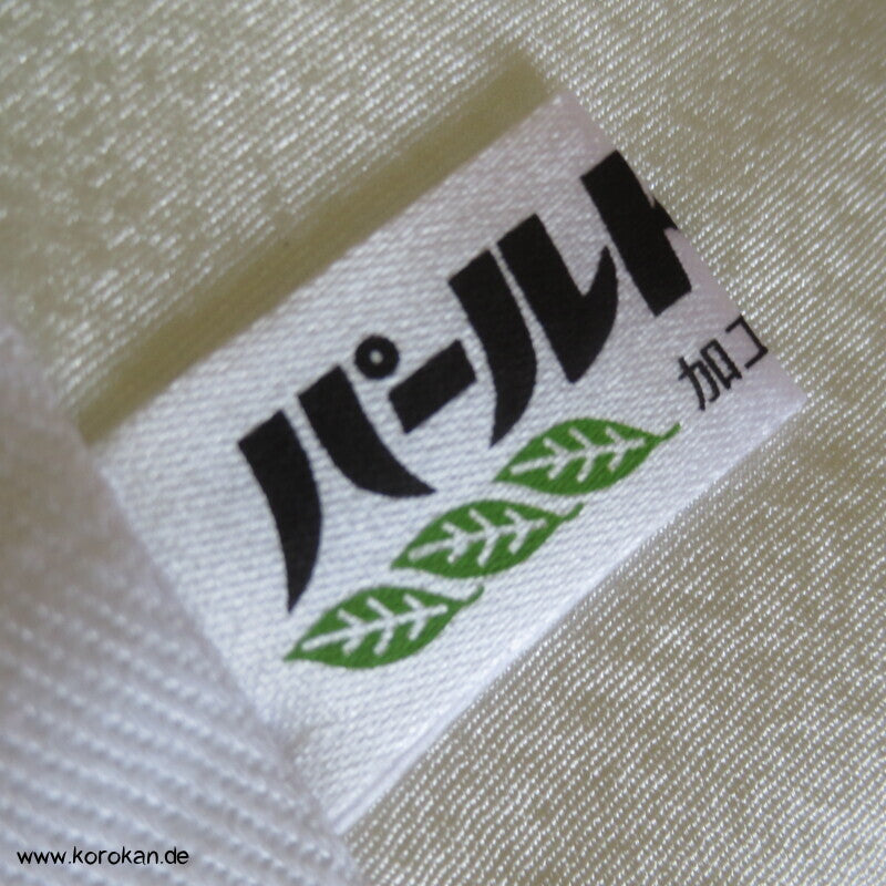 heller Seidendamast Schneeflockensymbole Juban Unterkimono, neu