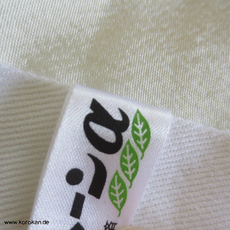 heller Seidendamast Schneeflockensymbole Juban Unterkimono, neu