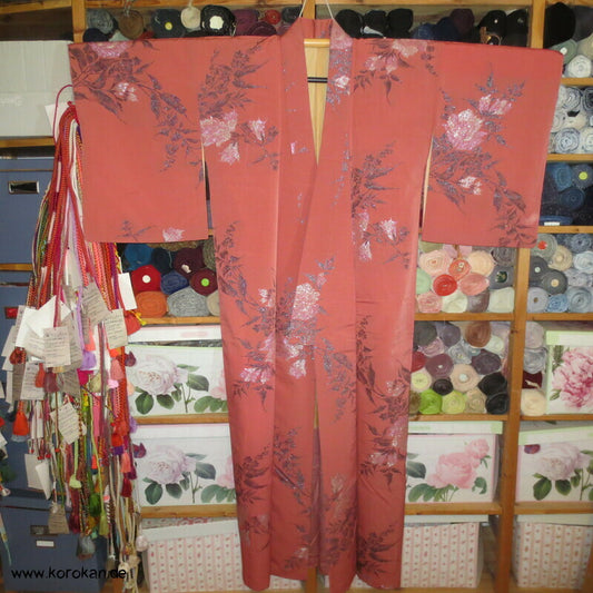 glitzernde Rosen auf altlachs Seidenjacquard 1960'er Komon Kimono