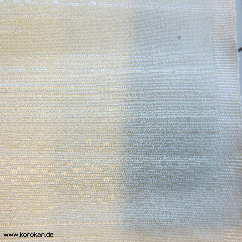 abstrahiertes Häusermuster Kimono Seide