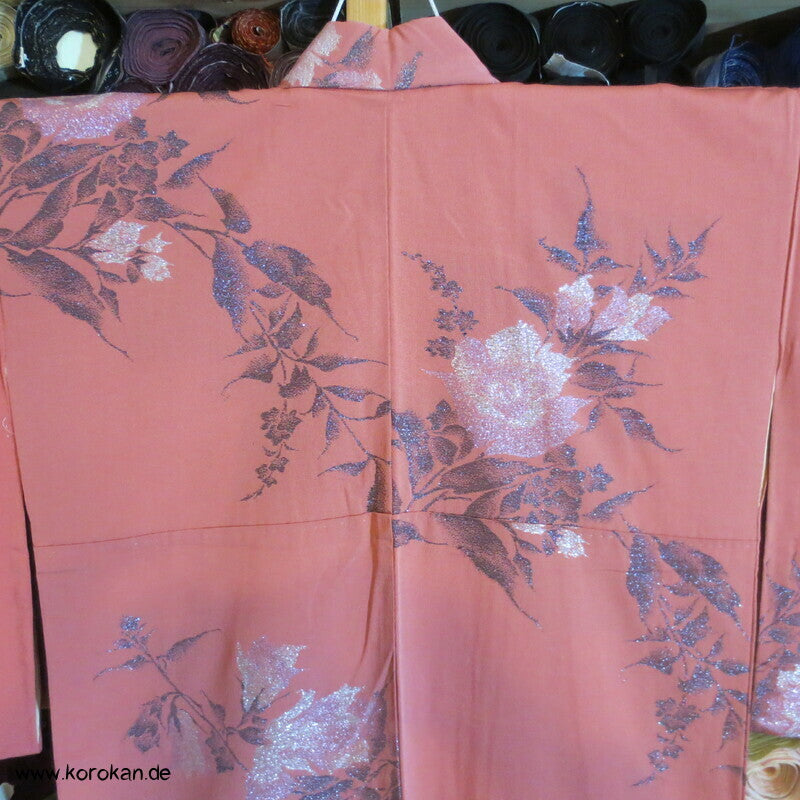 glitzernde Rosen auf altlachs Seidenjacquard 1960'er Komon Kimono