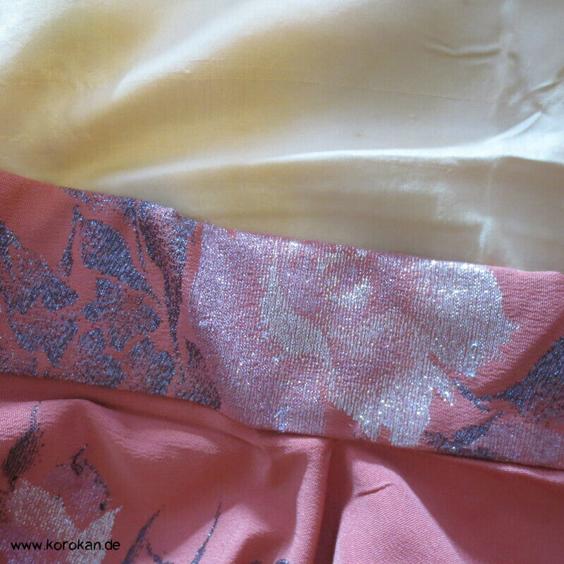 glitzernde Rosen auf altlachs Seidenjacquard 1960'er Komon Kimono
