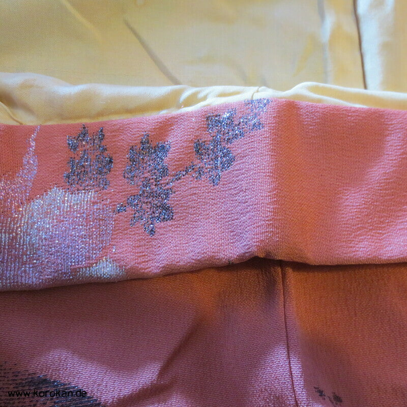 glitzernde Rosen auf altlachs Seidenjacquard 1960'er Komon Kimono