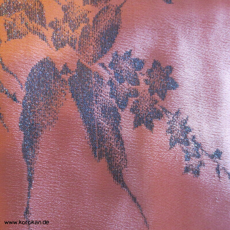 glitzernde Rosen auf altlachs Seidenjacquard 1960'er Komon Kimono