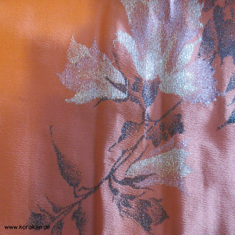 glitzernde Rosen auf altlachs Seidenjacquard 1960'er Komon Kimono