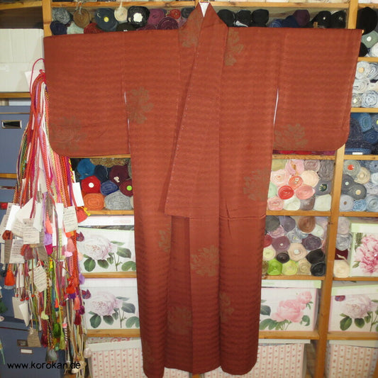 rostbrauner Seiden Jacquard - Higaki mit Blumen Komon Kimono