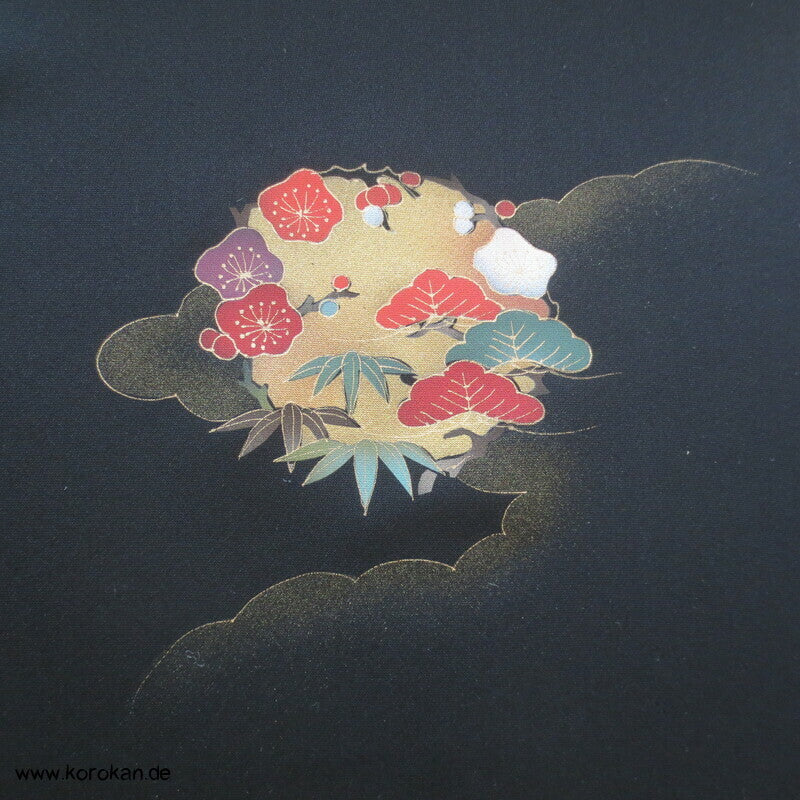 Kusudama, schwarzer Seidencrepe Haori Kimono Tanmono Stoffrolle