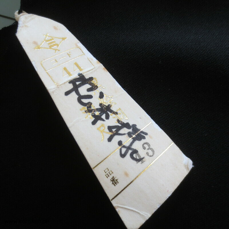 Kusudama, schwarzer Seidencrepe Haori Kimono Tanmono Stoffrolle