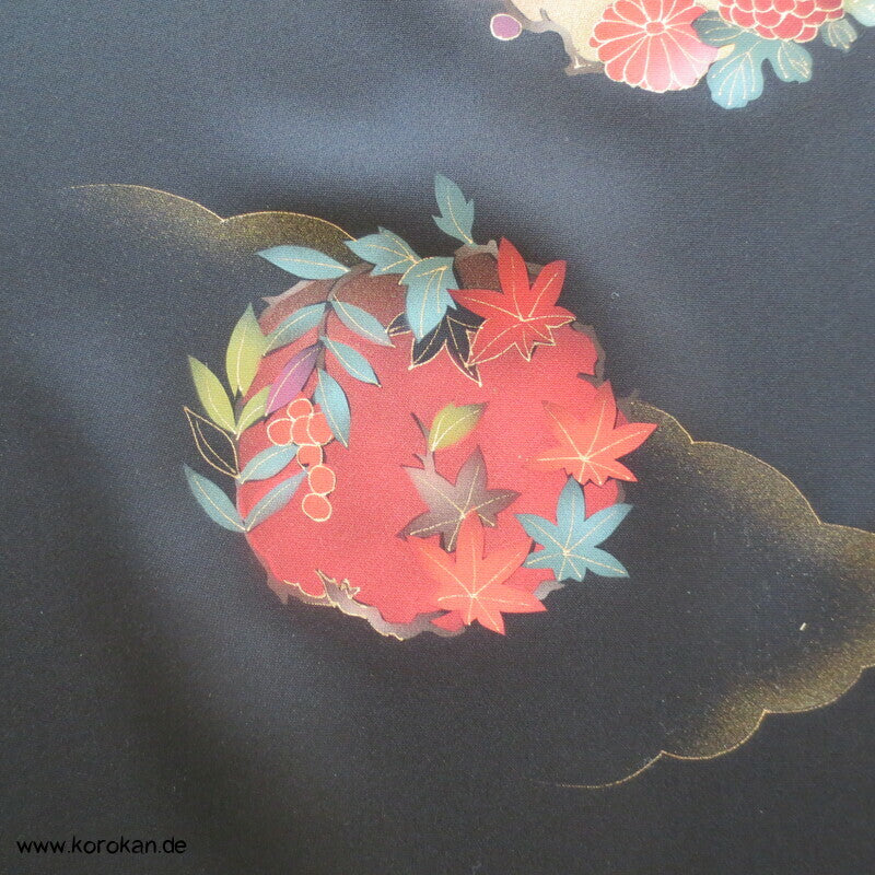 Kusudama, schwarzer Seidencrepe Haori Kimono Tanmono Stoffrolle