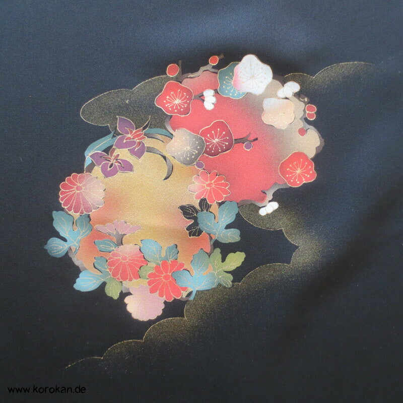 Kusudama, schwarzer Seidencrepe Haori Kimono Tanmono Stoffrolle