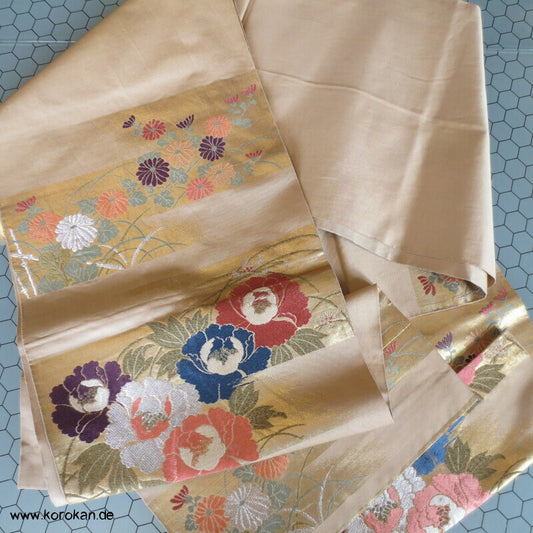 Blumenstreifen auf mattgold Fukuro Obi Seidenjacquard Kimonogürtel